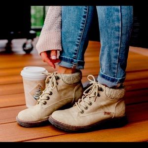 Blowfish Malibu's Comet-Cream Colored booties are a must have